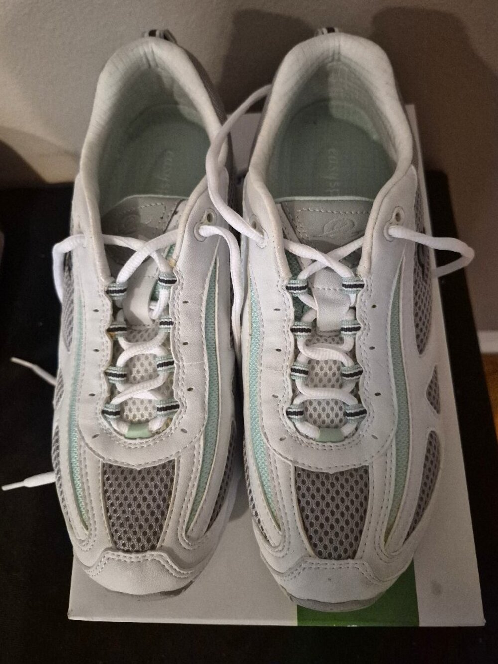 Easy Spirit Olympias White Tennis Shoes 9.5 M